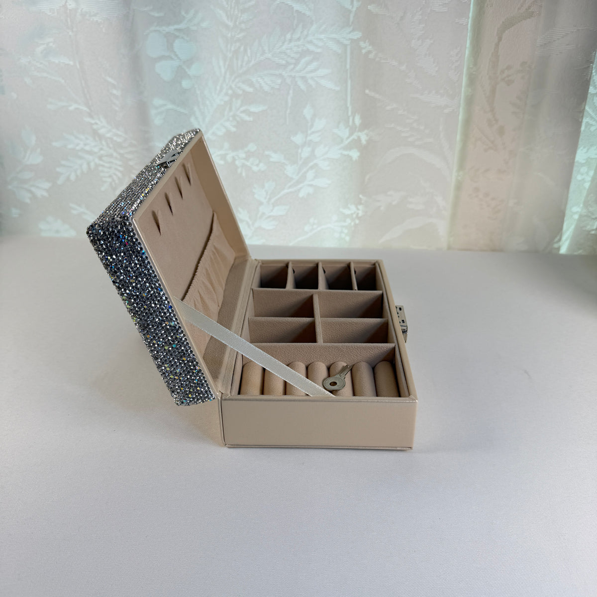 Single-Layer Sparkly Jewelry Box